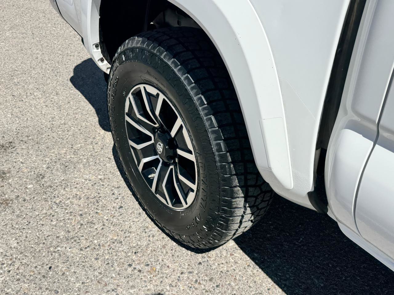 Used 2019 Toyota Tacoma SR5 AWD/4WD image 10