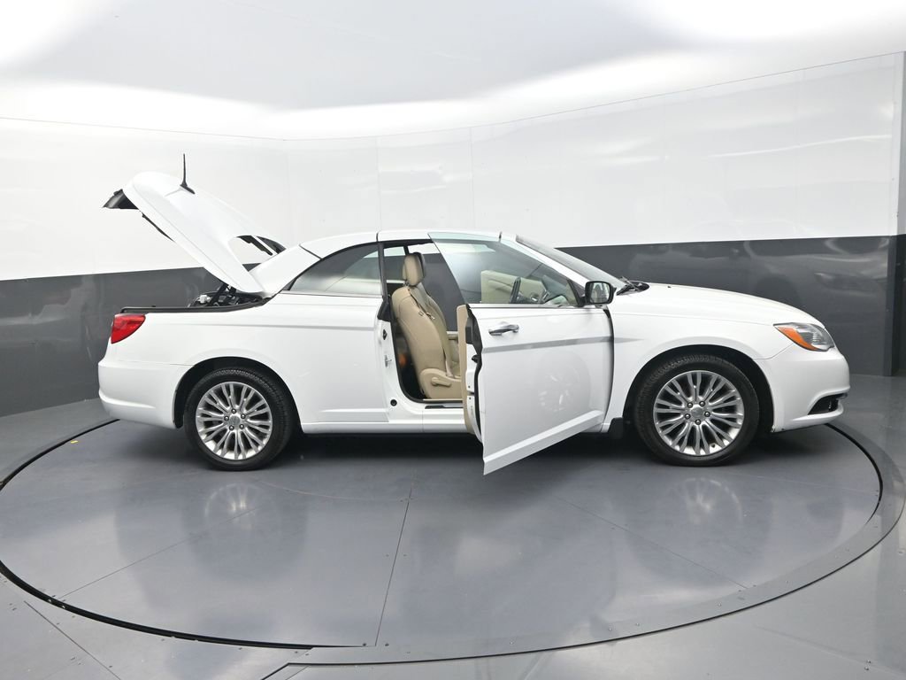 Used 2011 Chrysler 200 Limited FWD image 39