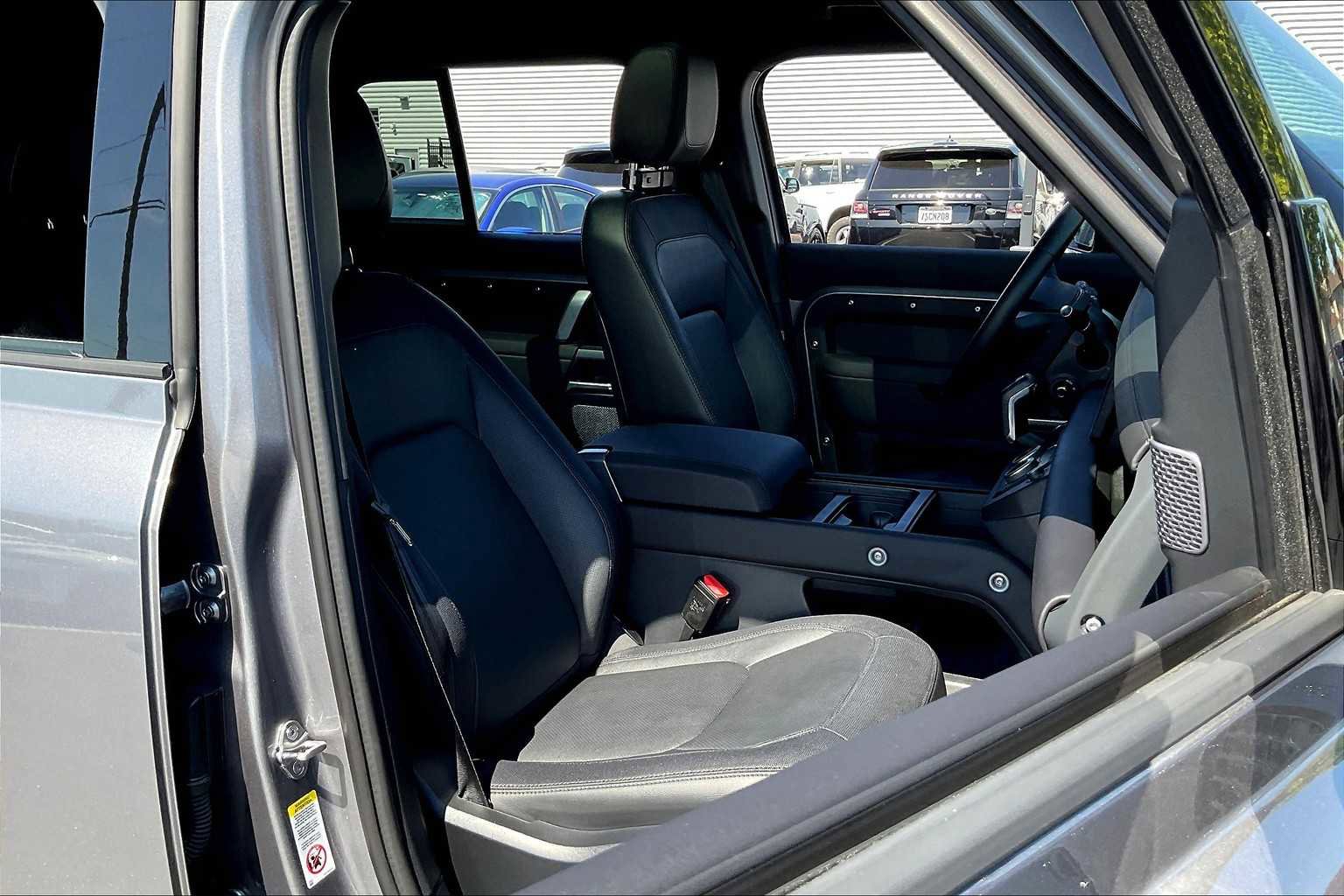 Used 2024 Land Rover Defender 110 X-Dynamic SE image 9