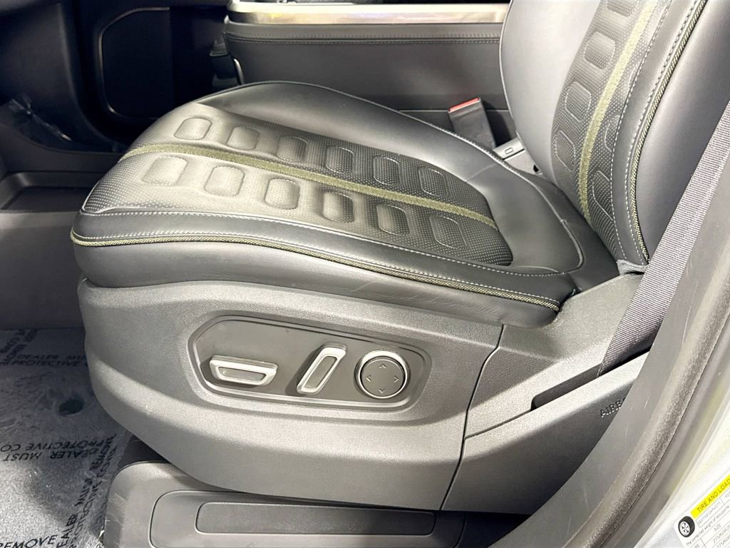 Used 2025 Rivian R1S Adventure image 22