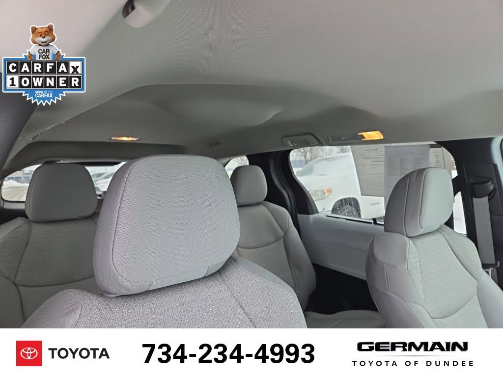 Used 2025 Toyota Sienna LE image 17