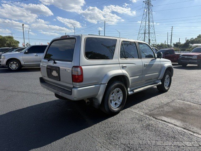 Used 2000 Toyota 4Runner SR5 RWD image 4