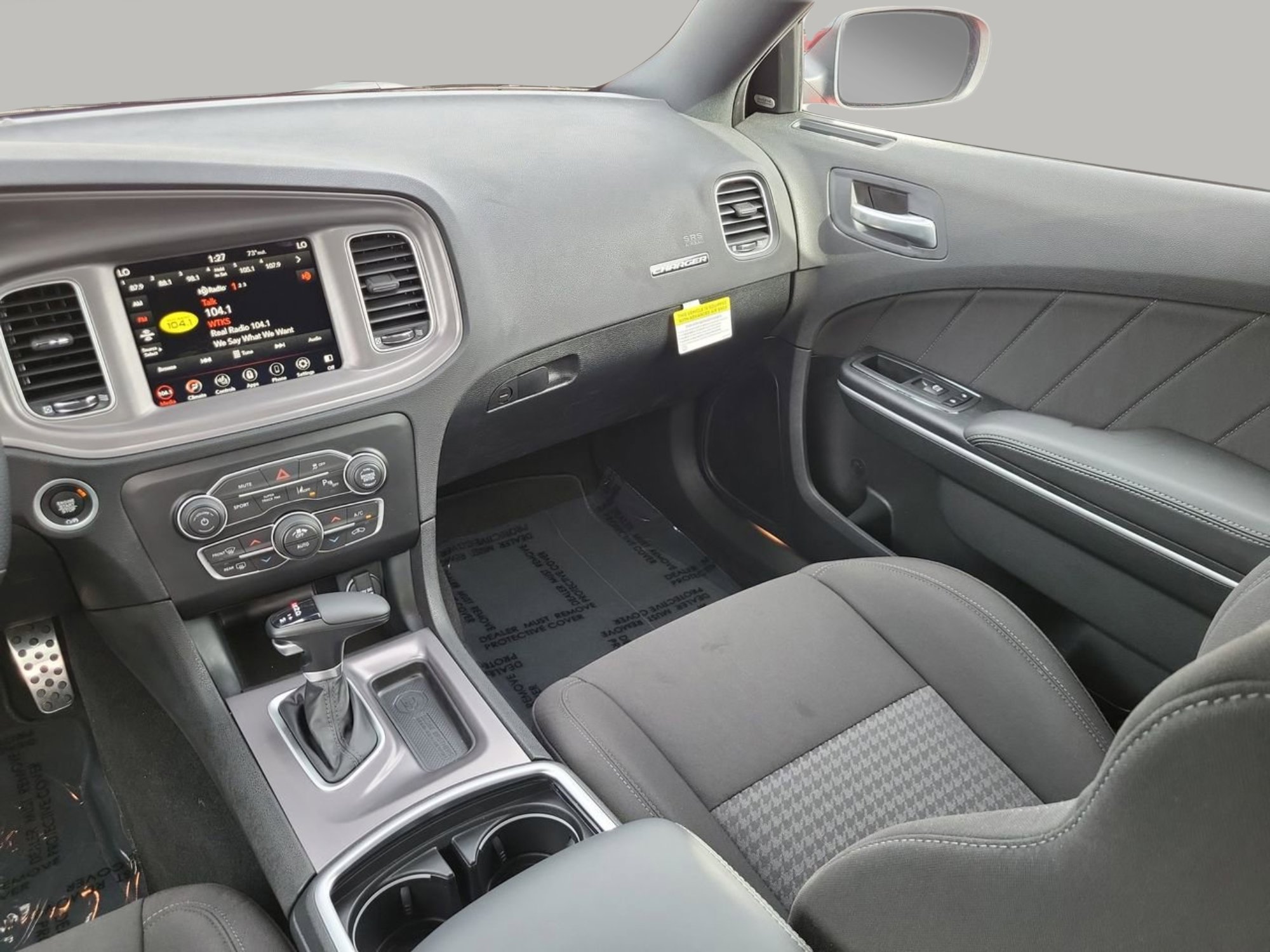 Used 2023 Dodge Charger R/T w/ Technology Group image 9