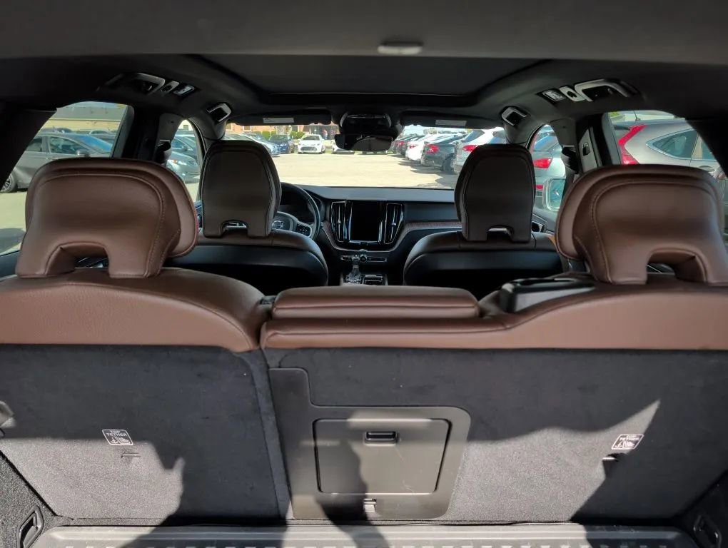 Used 2021 Volvo XC60 T5 Momentum image 27