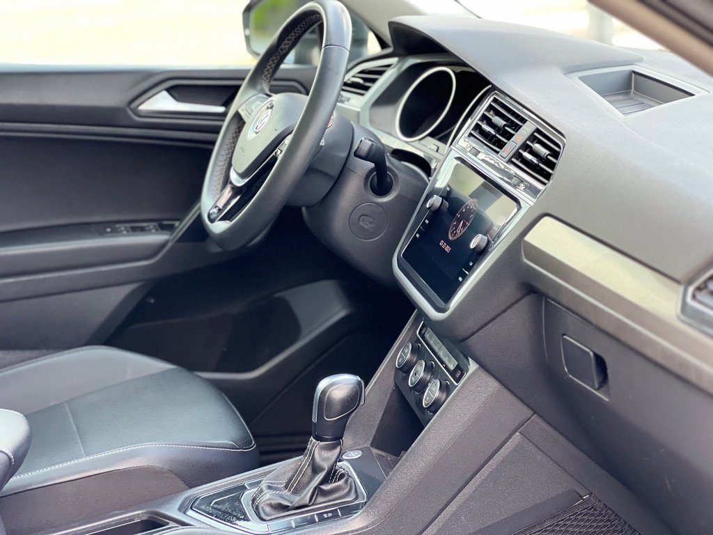 Used 2021 Volkswagen Tiguan SE w/ Panoramic Sunroof Package FWD image 23