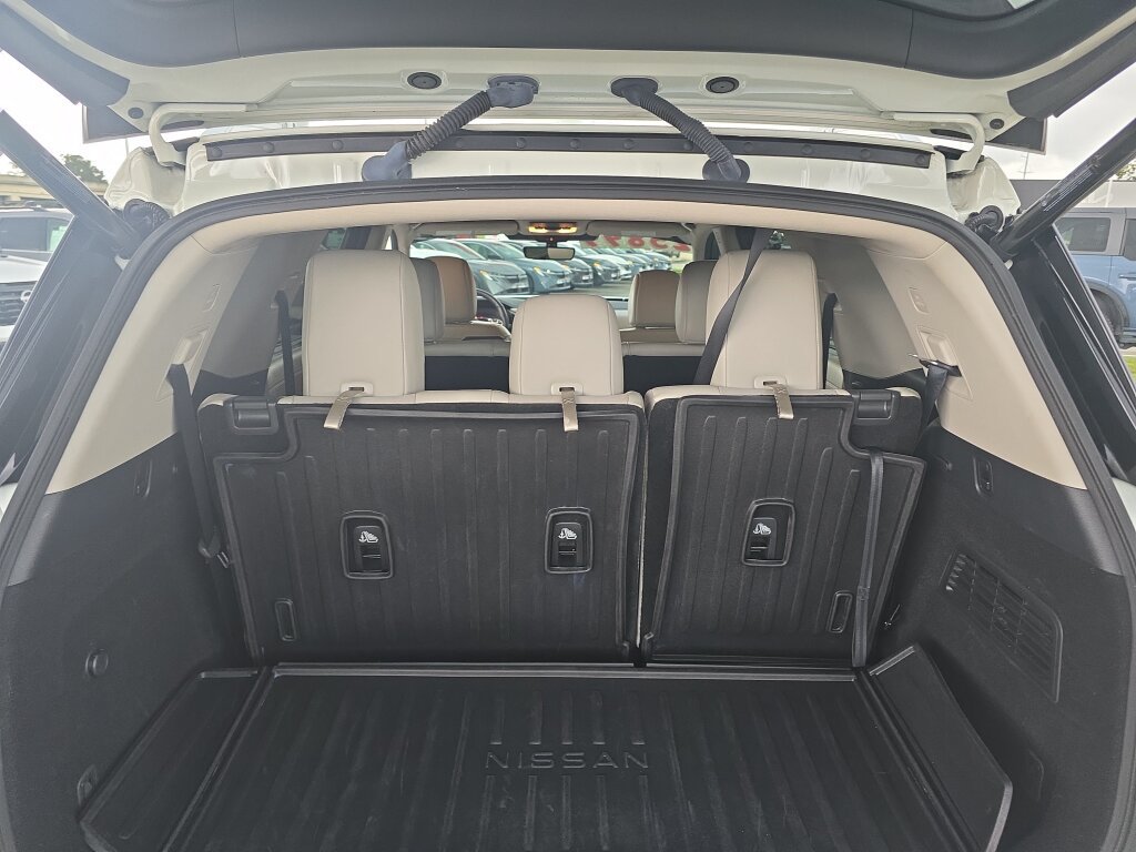 Used 2024 Nissan Pathfinder SL FWD image 16