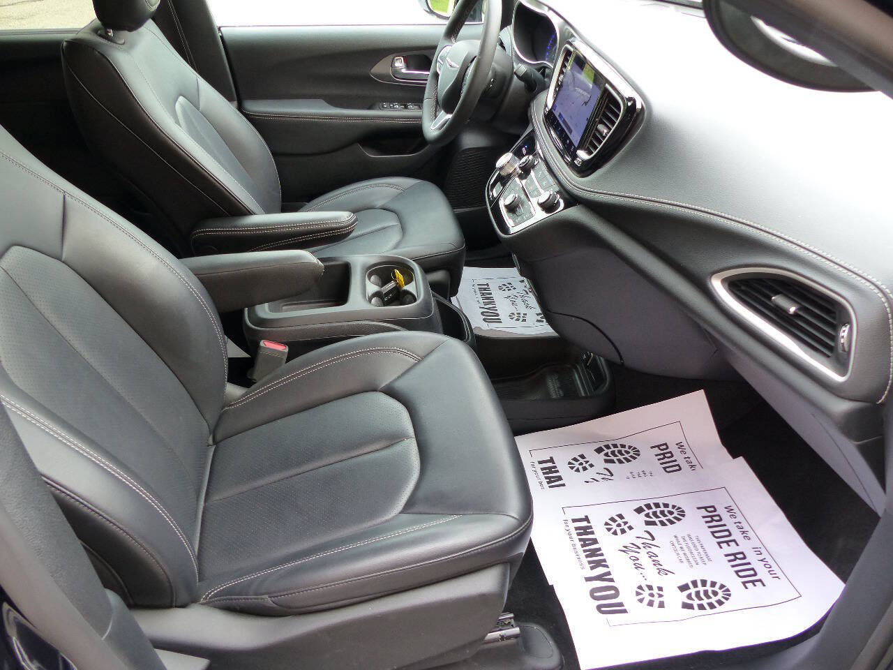 Used 2025 Chrysler Pacifica Select FWD image 27