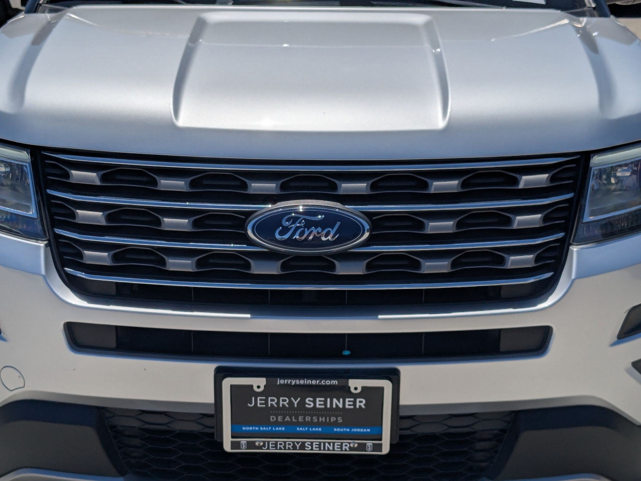 Used 2017 Ford Explorer XLT w/ Equipment Group 201A AWD/4WD image 9