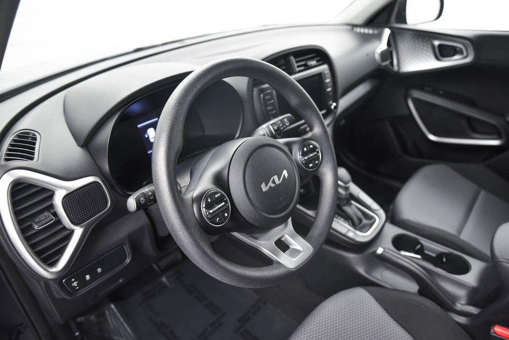 Used 2024 Kia Soul LX w/ Option Group 015 image 16