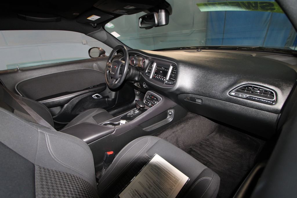 Used 2019 Dodge Challenger SXT image 17