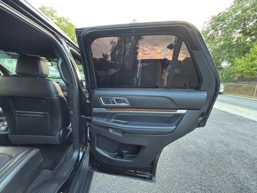 Used 2017 Ford Explorer Limited image 25