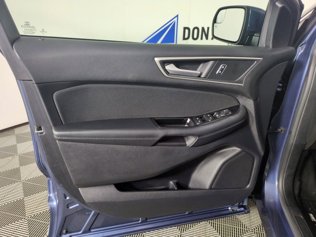 Used 2018 Ford Edge SEL image 11