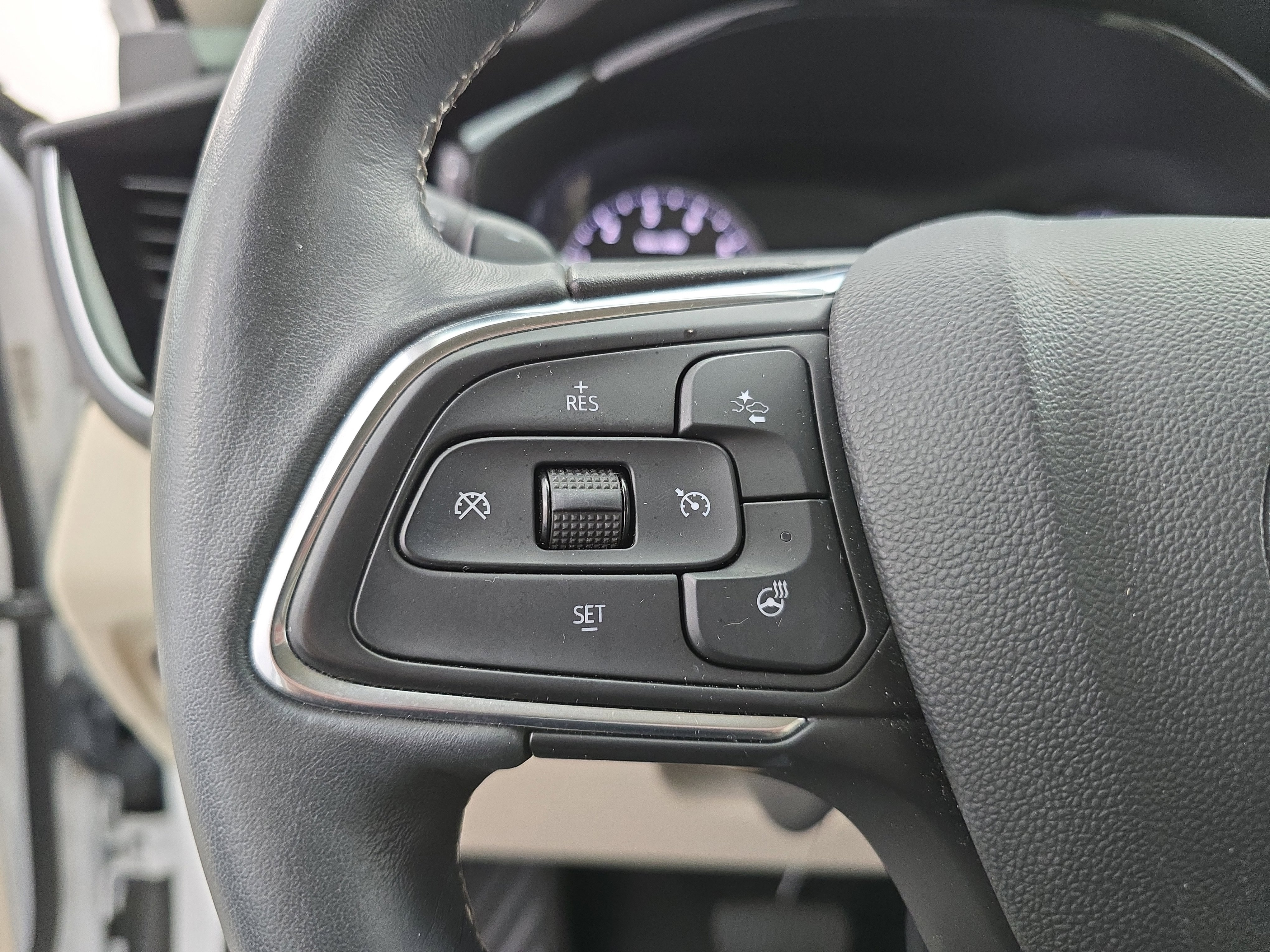 Used 2023 Buick Envision Avenir image 17