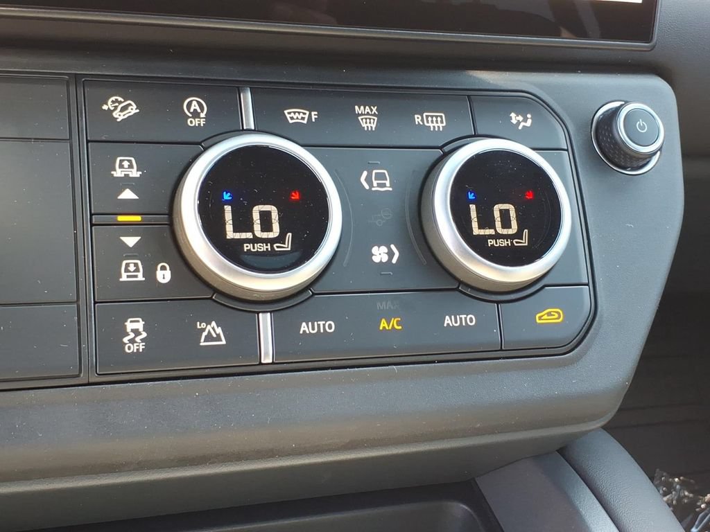 New 2026 Land Rover Defender 130 X-Dynamic SE AWD/4WD image 18