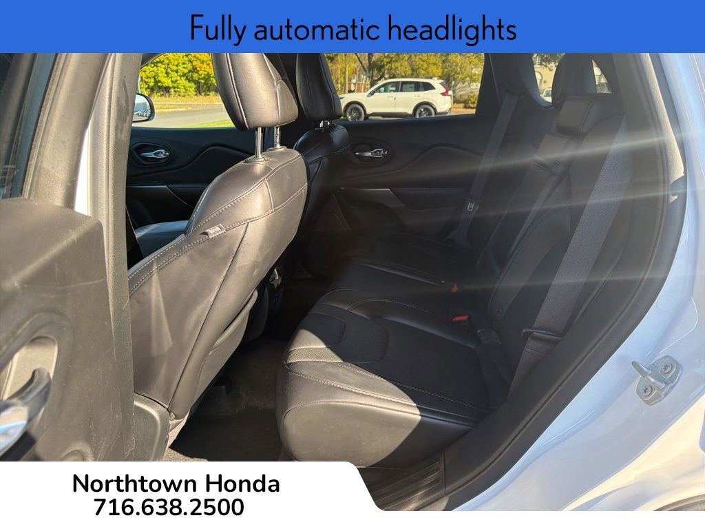 Used 2019 Jeep Cherokee Limited image 11