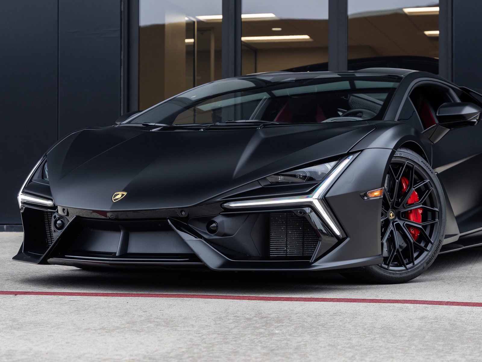 Used 2024 Lamborghini Revuelto image 4