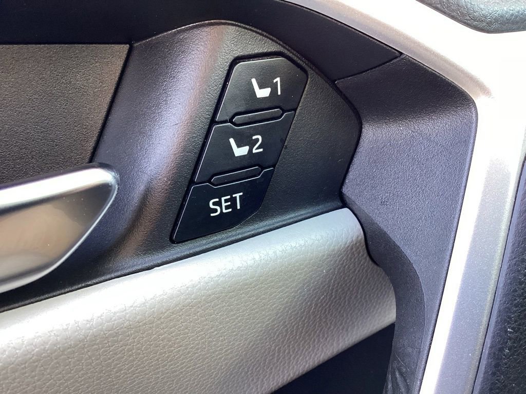 Used 2022 Toyota RAV4 XLE Premium AWD/4WD image 24