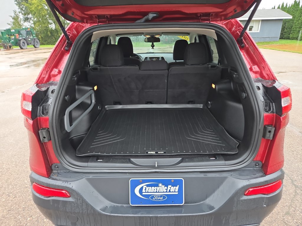 Used 2016 Jeep Cherokee Latitude w/ Cold Weather Group FWD image 26