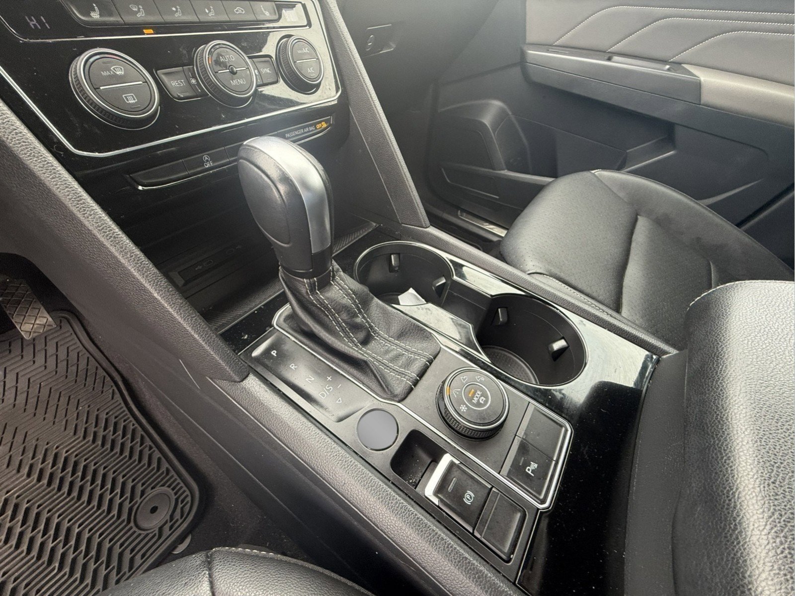 Used 2023 Volkswagen Atlas SE image 34