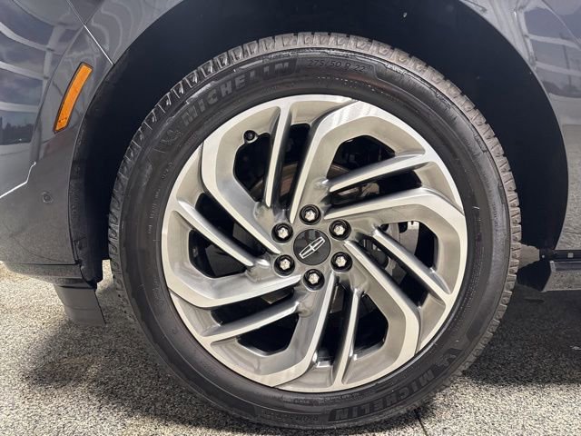 Used 2025 Lincoln Navigator Reserve AWD/4WD image 4