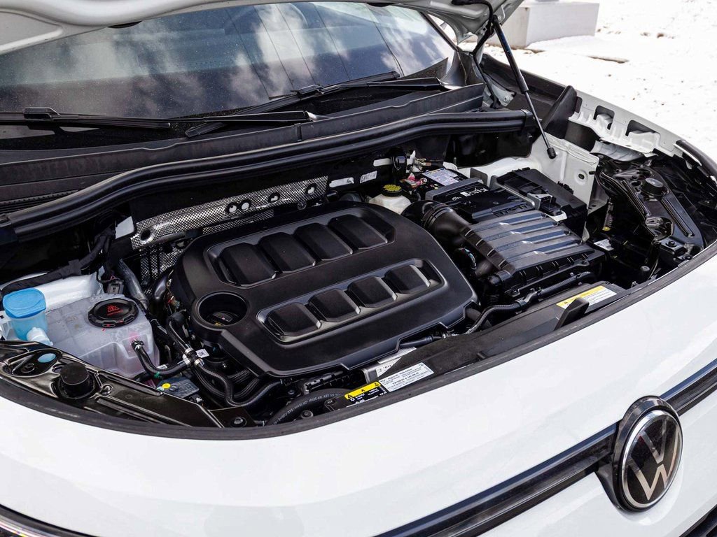 Used 2025 Volkswagen Tiguan SE image 34