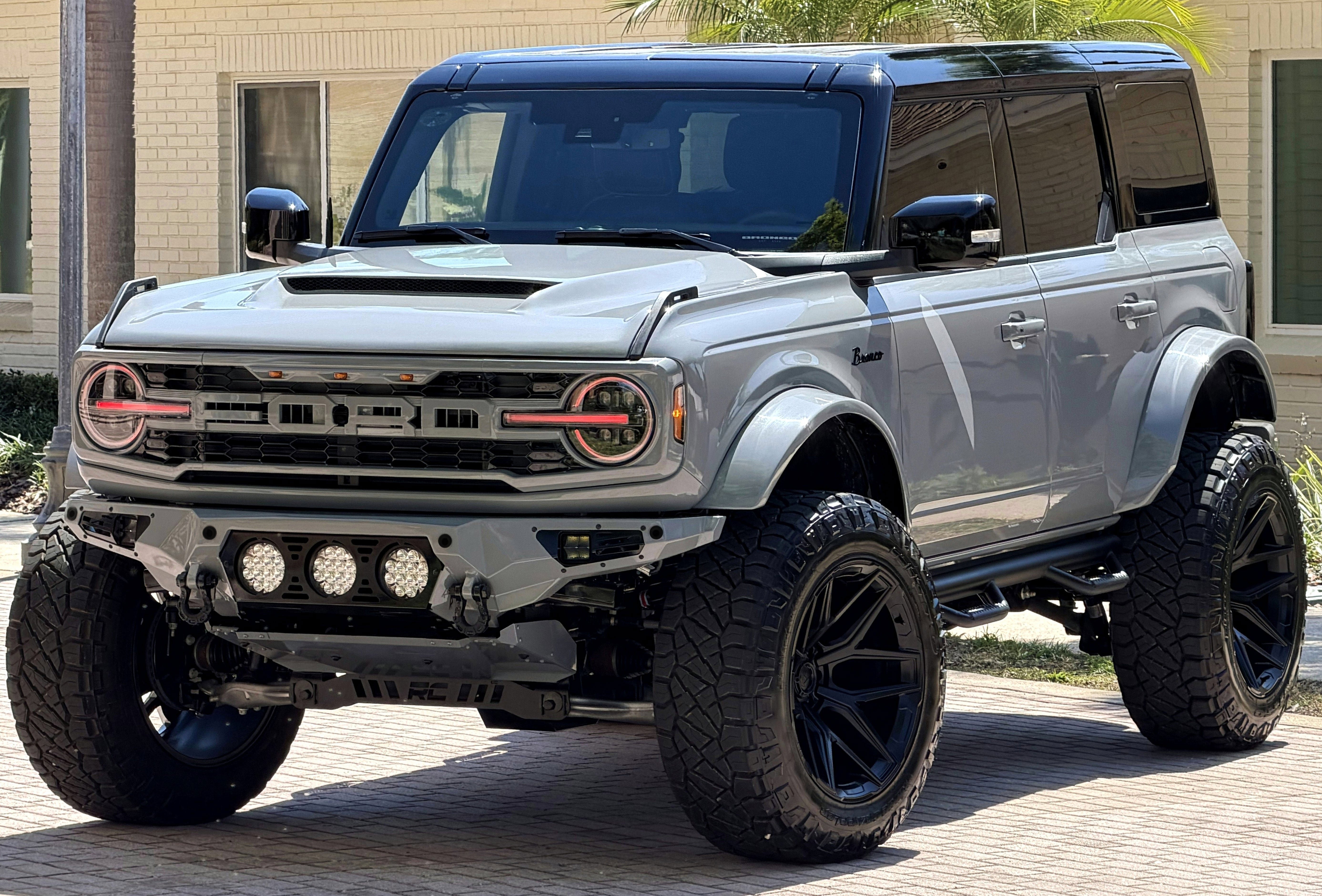 Used 2026 Ford Bronco Outer Banks AWD/4WD image 1