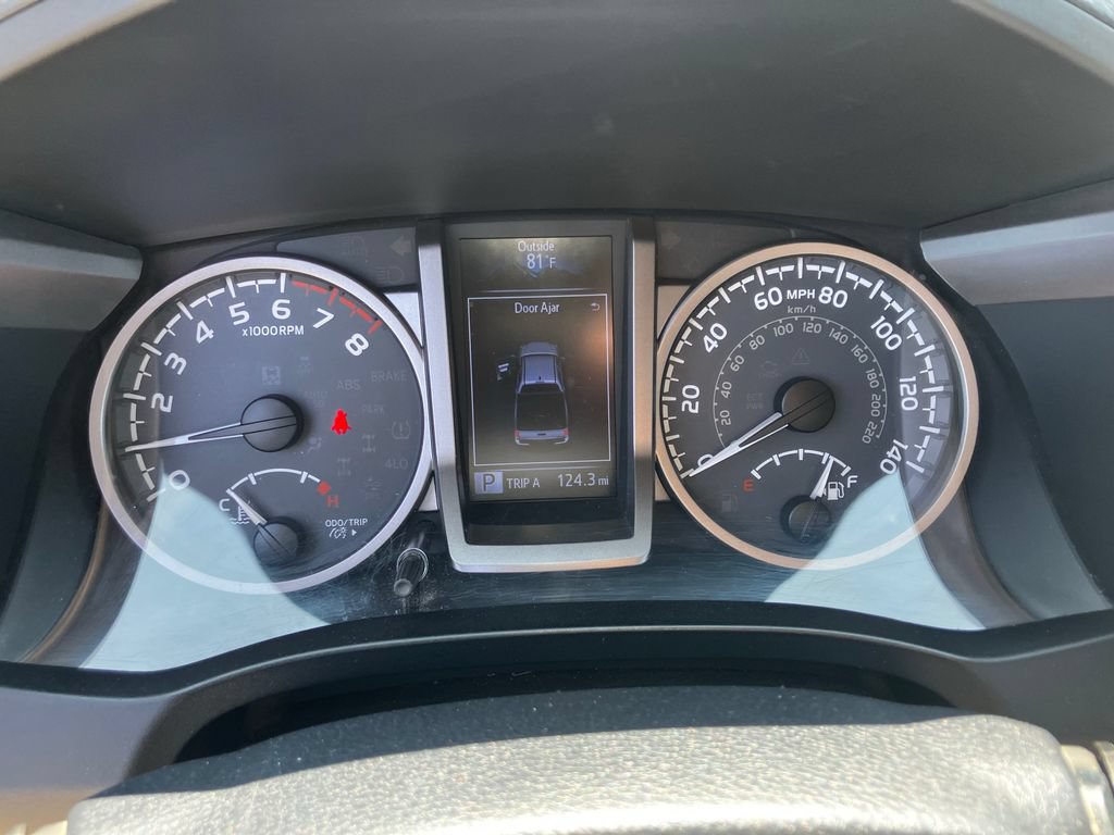 Used 2019 Toyota Tacoma SR5 AWD/4WD image 3