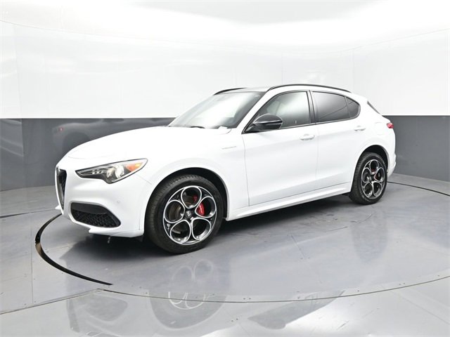 Used 2022 Alfa Romeo Stelvio Veloce image 1