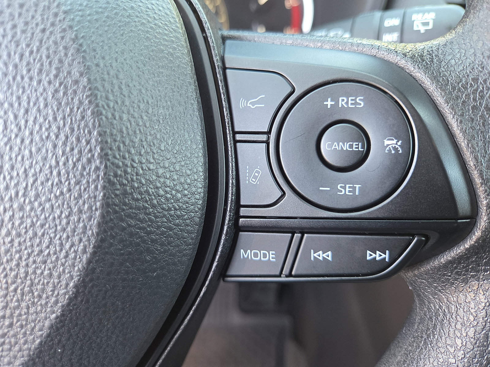 Used 2025 Toyota RAV4 XLE w/ Convenience Package image 29