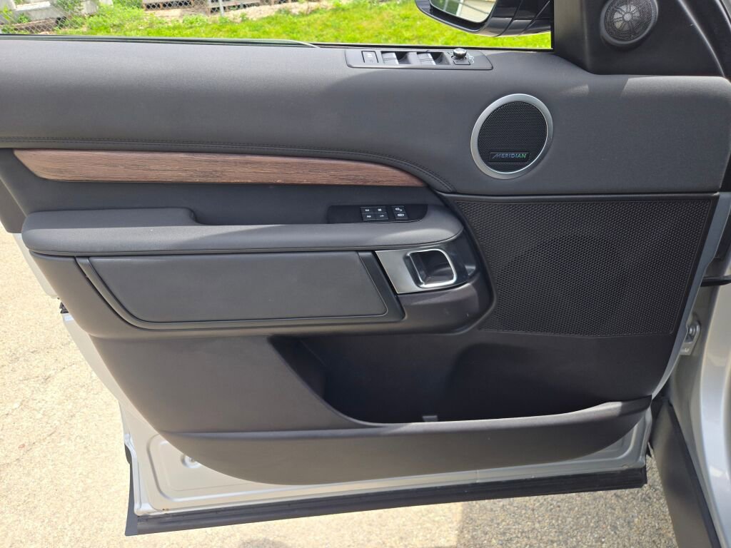 Used 2019 Land Rover Discovery HSE AWD/4WD image 21