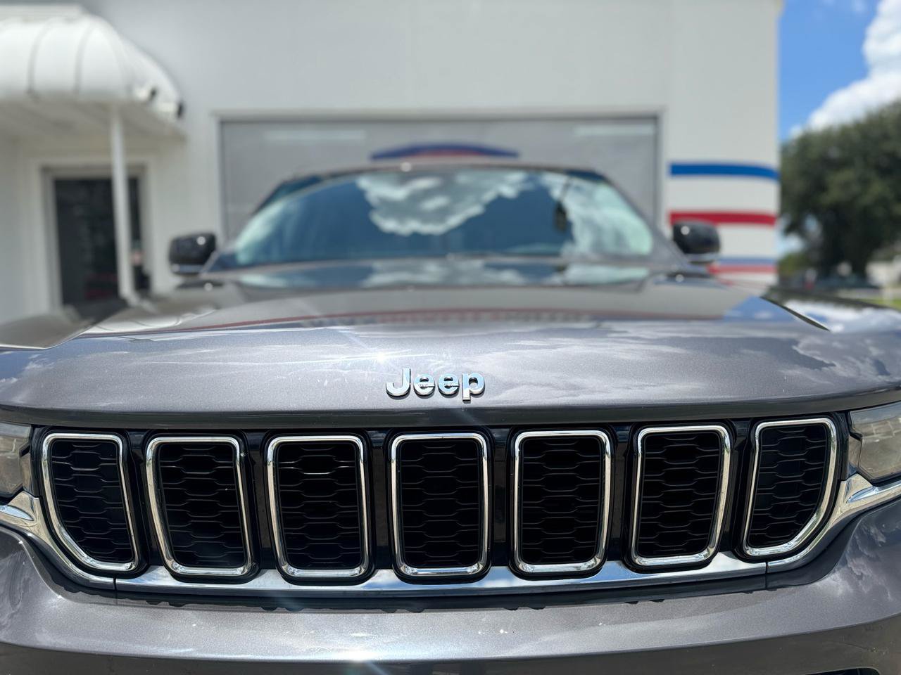 Used 2023 Jeep Grand Cherokee L Limited AWD/4WD image 10