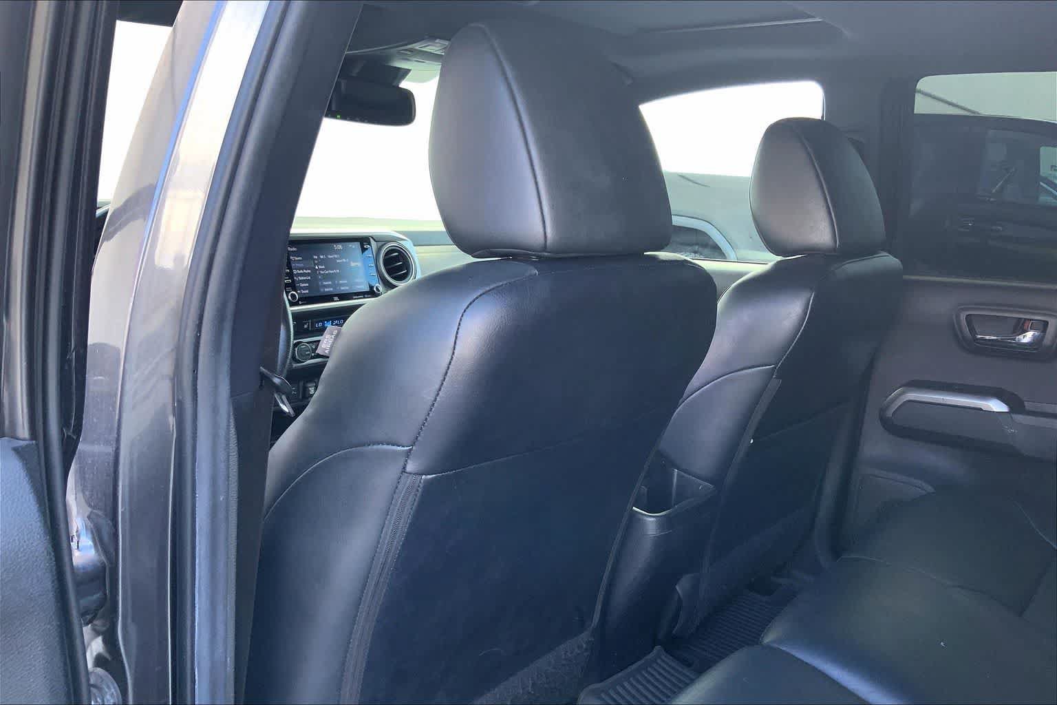 Used 2022 Toyota Tacoma Limited AWD/4WD image 12