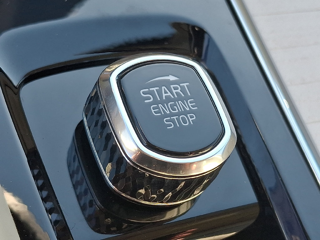 New 2027 Volvo XC60 B5 Ultra AWD/4WD image 18