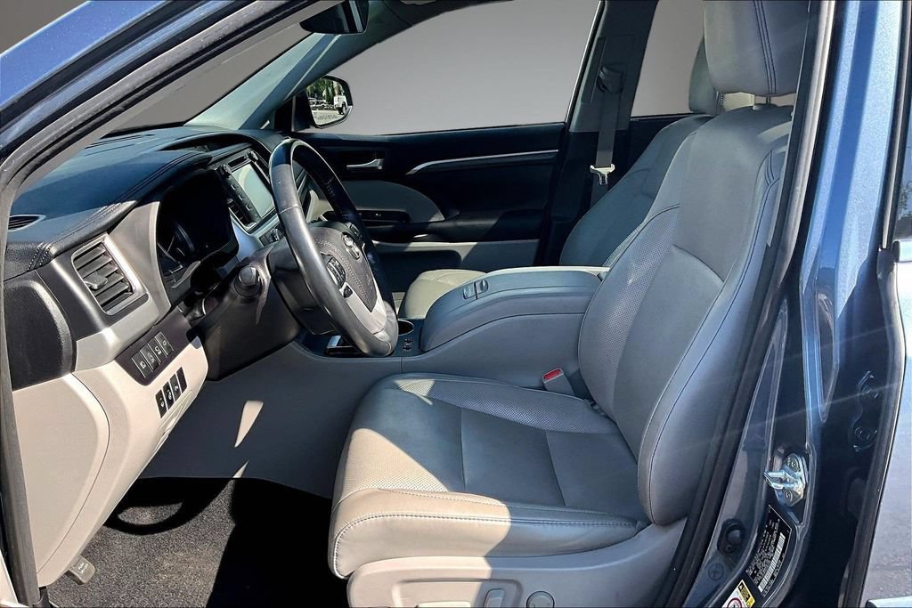 Used 2018 Toyota Highlander Limited Platinum AWD/4WD image 21
