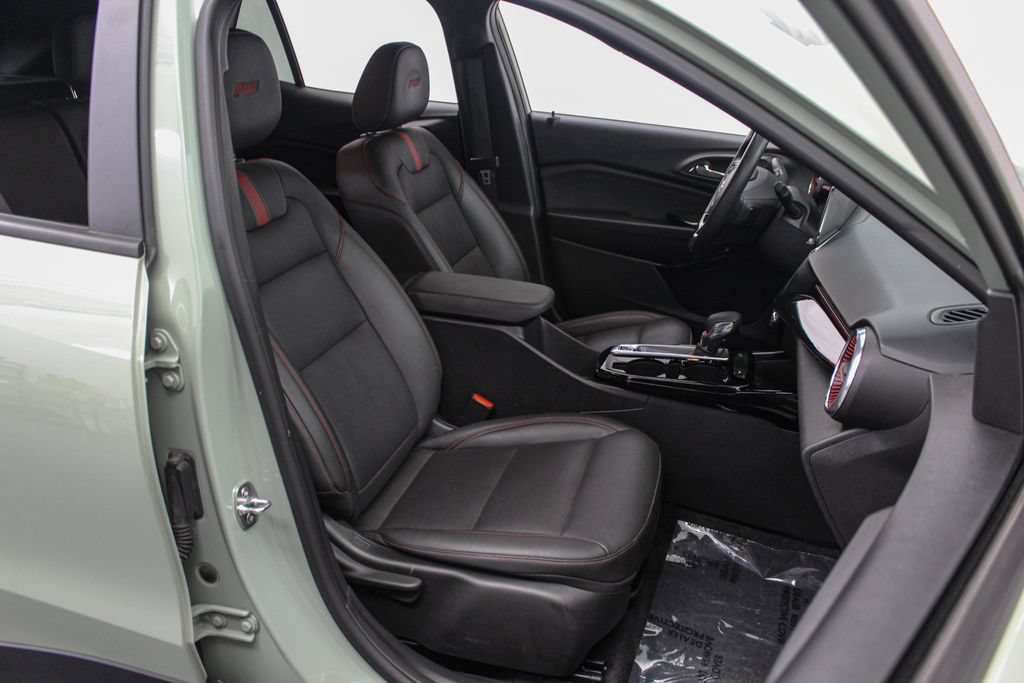 Used 2024 Chevrolet Trax RS w/ Driver Confidence Package FWD image 21