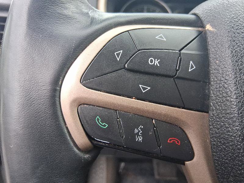 Used 2015 Jeep Cherokee Latitude w/ Cold Weather Group image 40