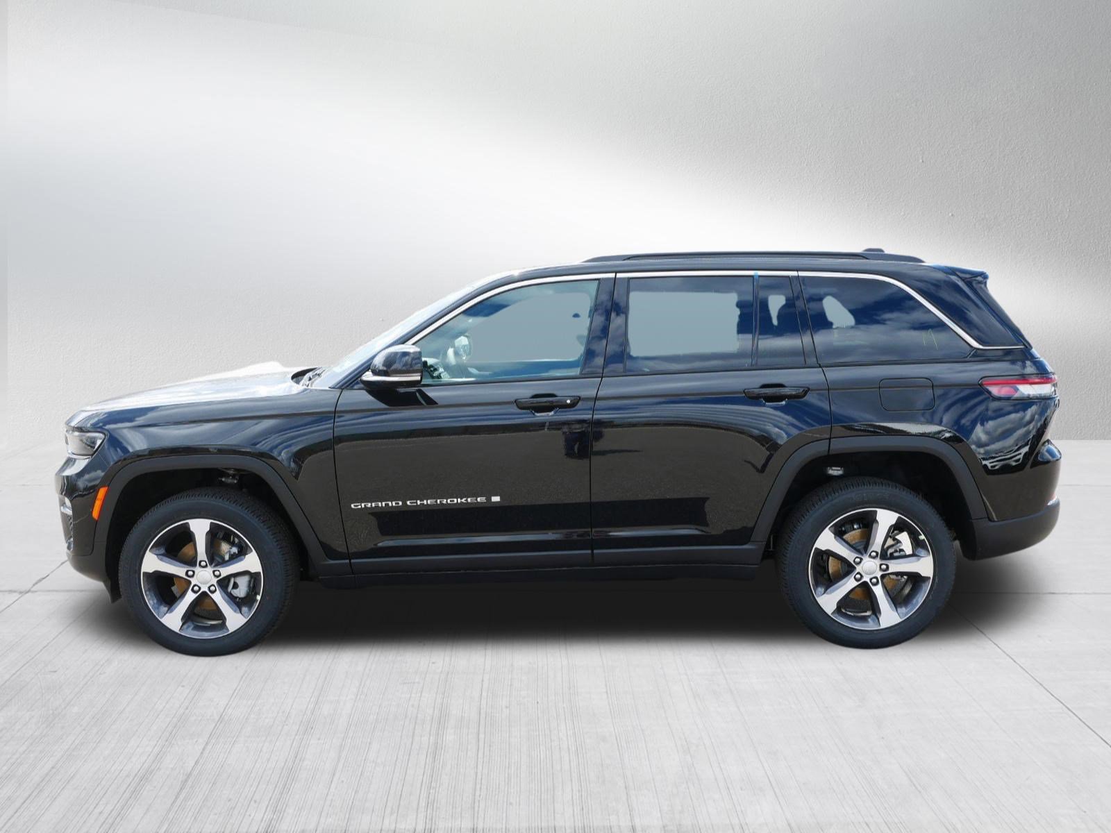 New 2025 Jeep Grand Cherokee Limited w/ Luxury Tech Group II image 4