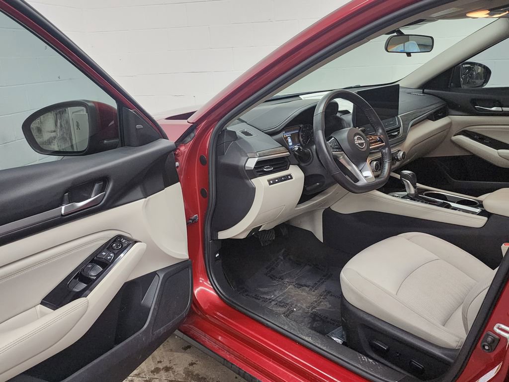 Used 2023 Nissan Altima 2.5 SV w/ SV Premium Package image 11