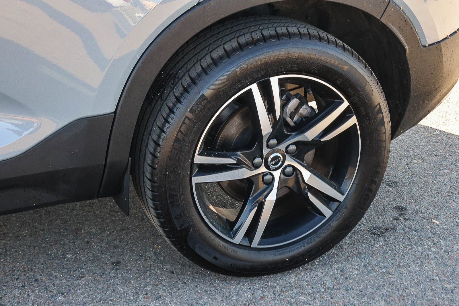 Used 2025 Volvo XC40 B5 Core image 11