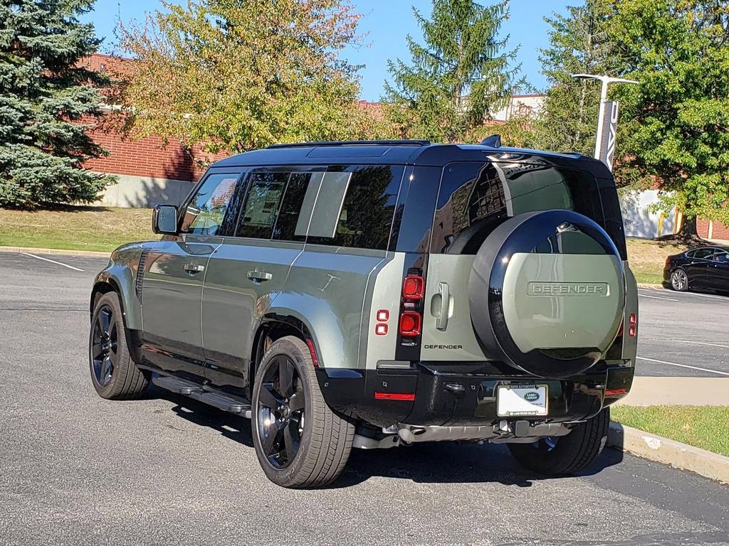 New 2025 Land Rover Defender 110 X-Dynamic SE image 7