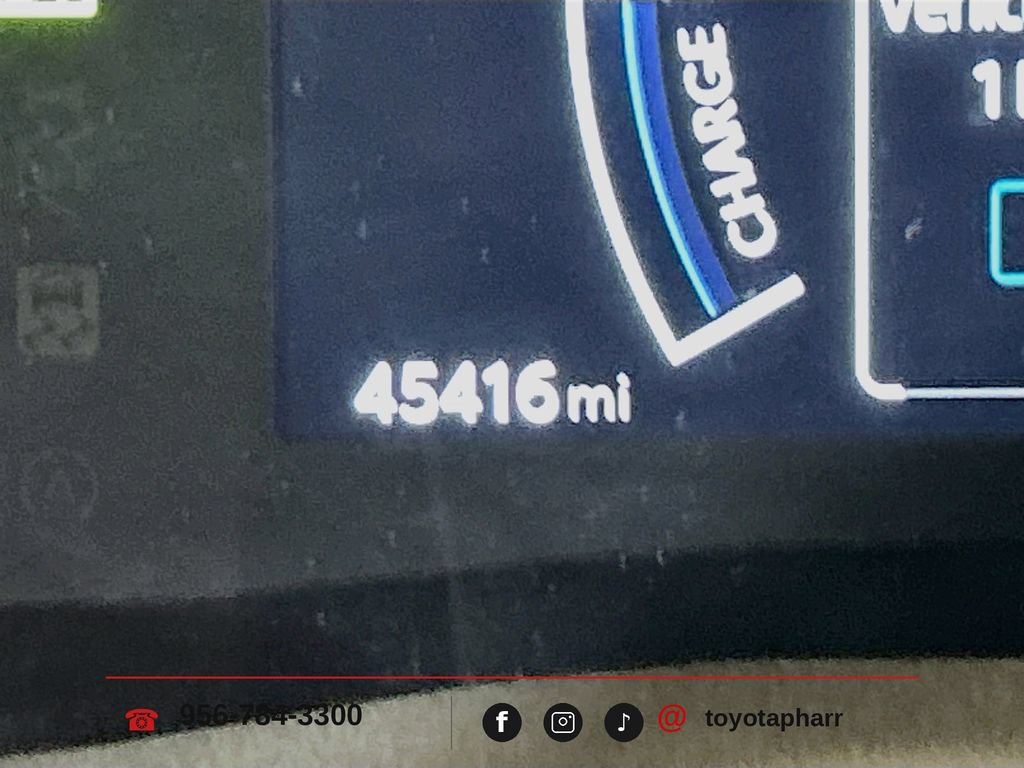 Used 2025 Toyota Camry LE FWD image 11