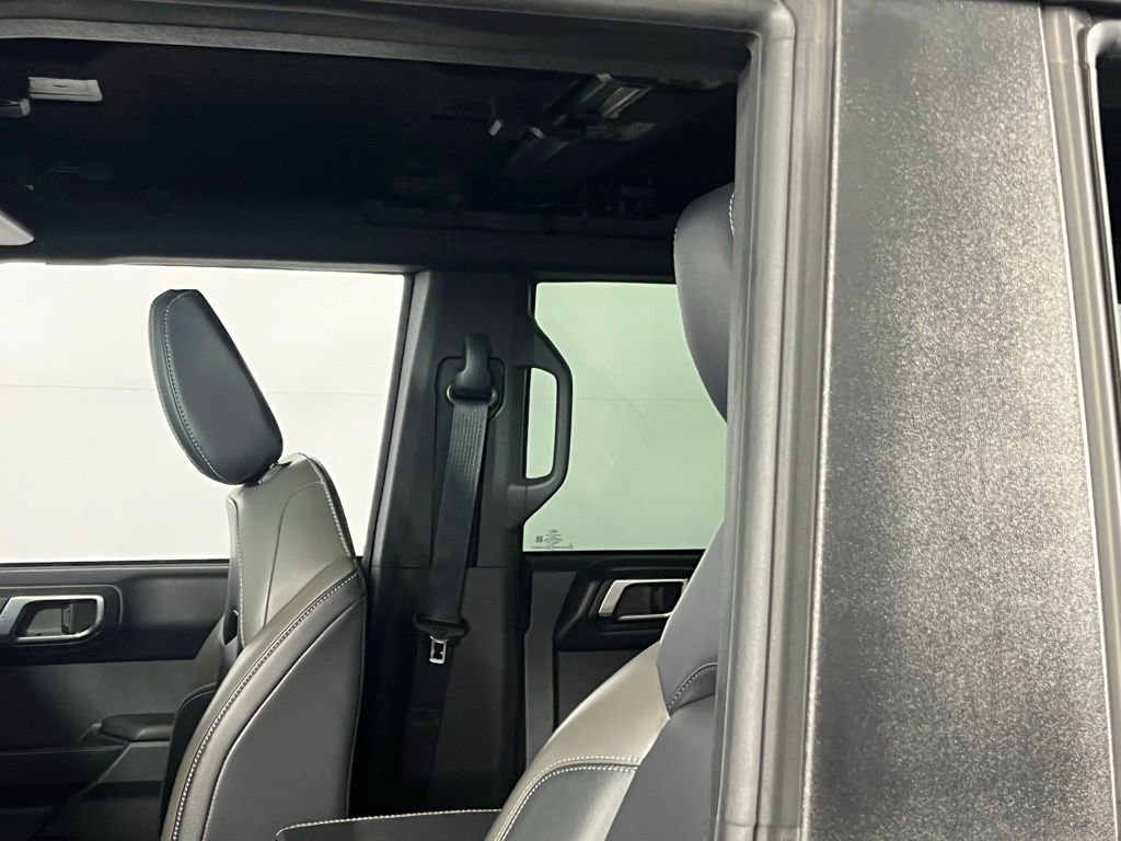 Used 2025 Ford Bronco Outer Banks image 25