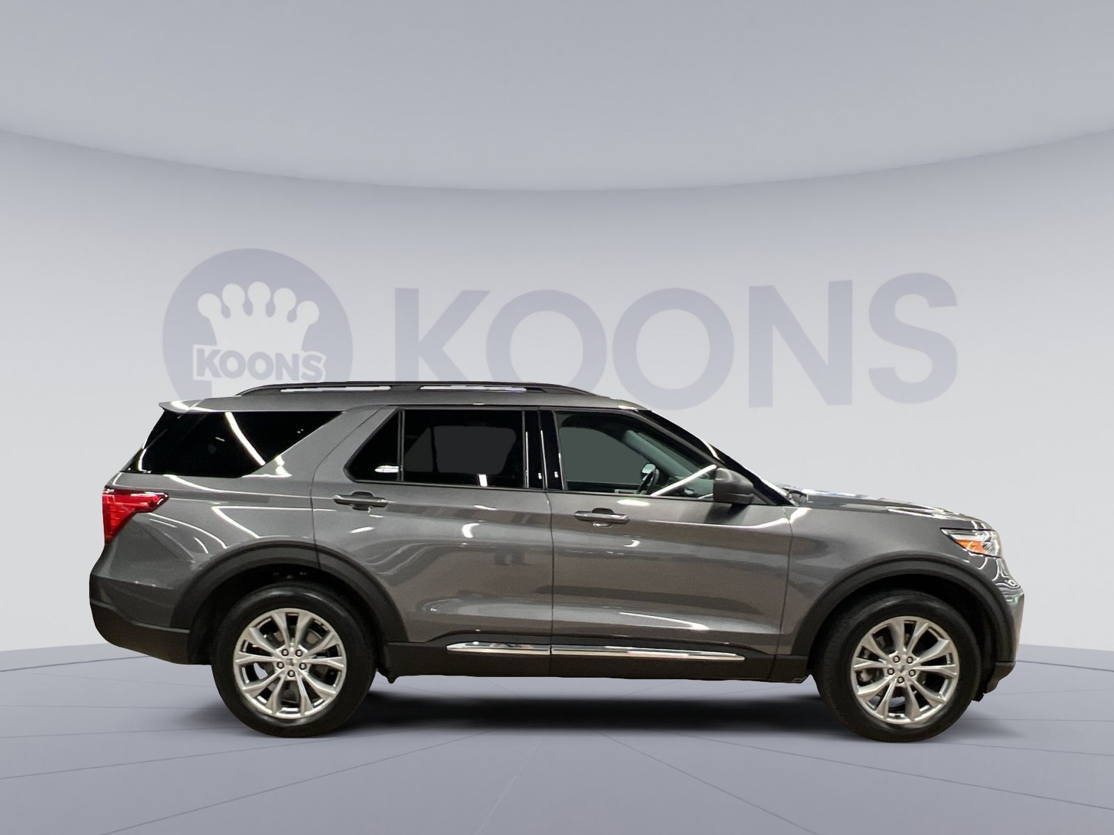 Used 2022 Ford Explorer XLT w/ Equipment Group 202A AWD/4WD image 5