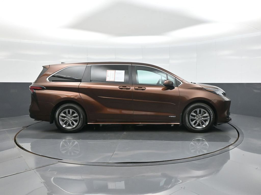 Certified 2021 Toyota Sienna LE FWD image 8