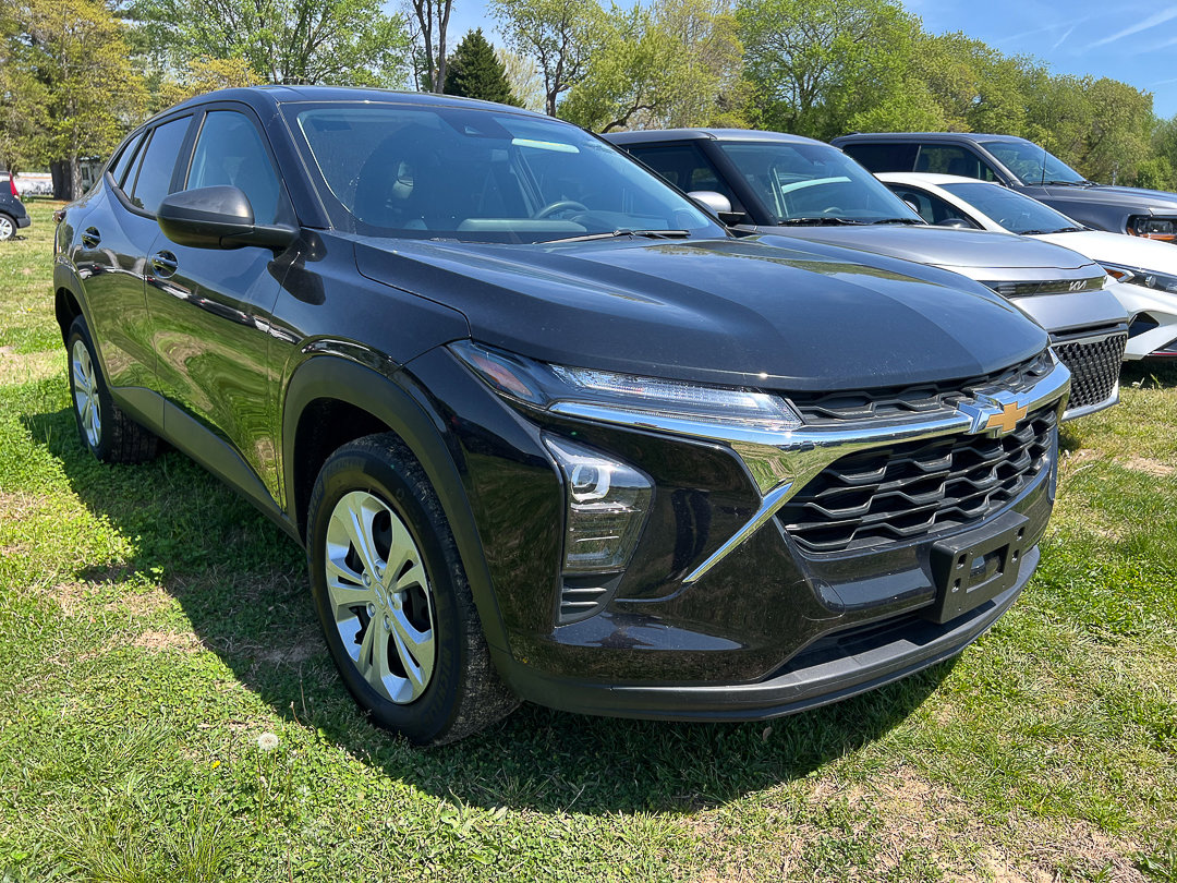 Used 2024 Chevrolet Trax LS FWD image 8