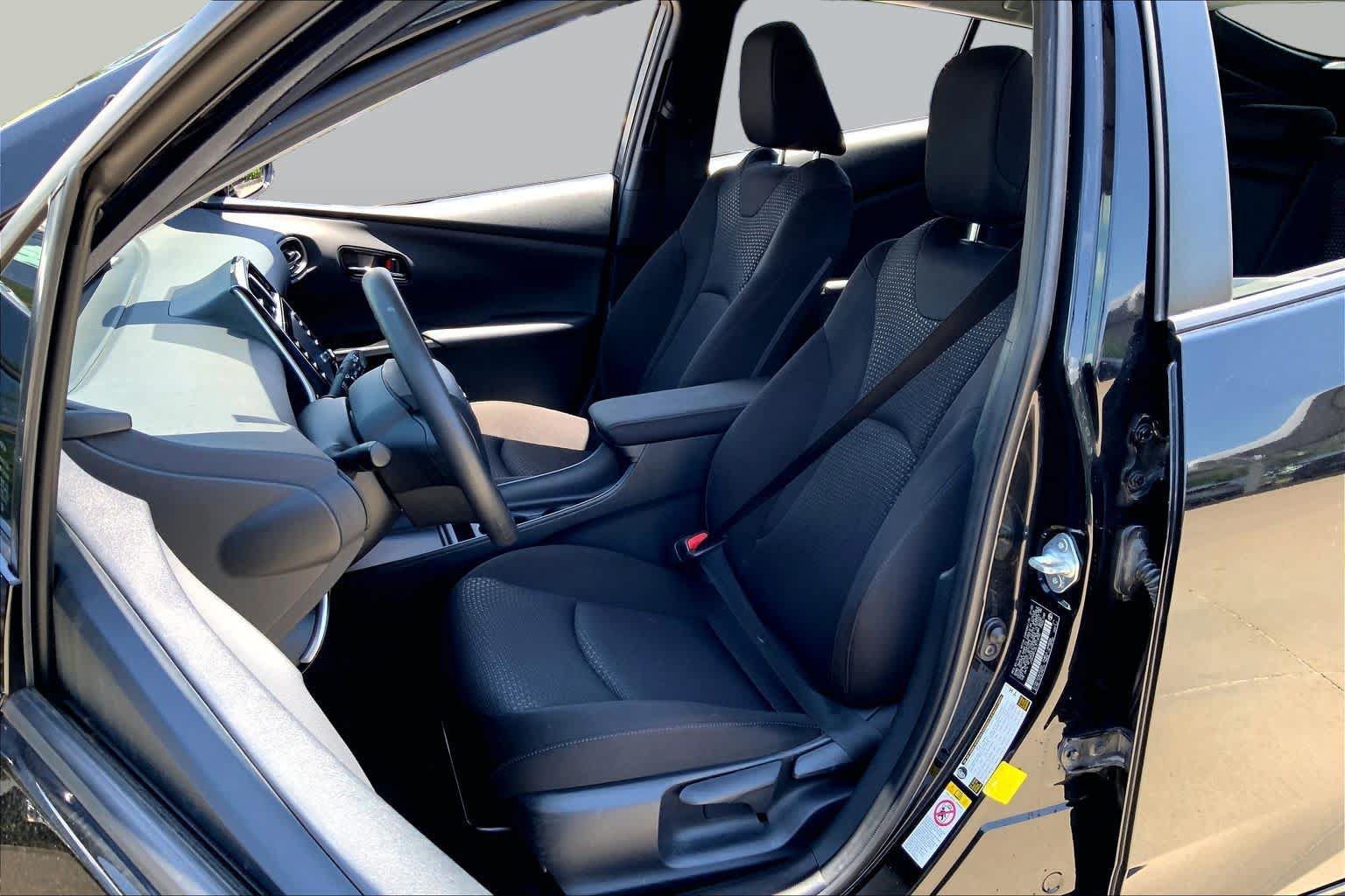 Used 2020 Toyota Prius LE FWD image 7