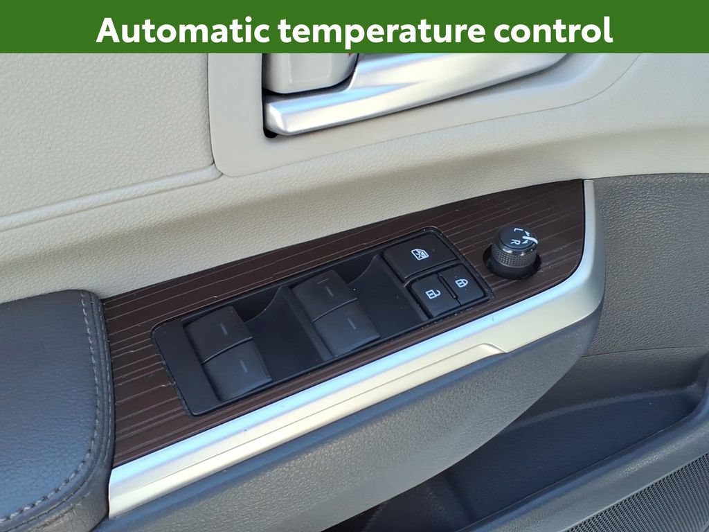 Used 2024 Toyota Sienna XLE FWD image 24