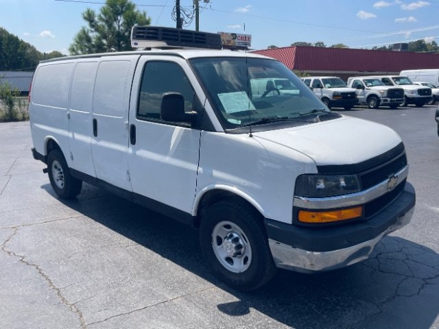 Used 2015 Chevrolet Express 2500 w/ Chrome Appearance Package RWD image 8