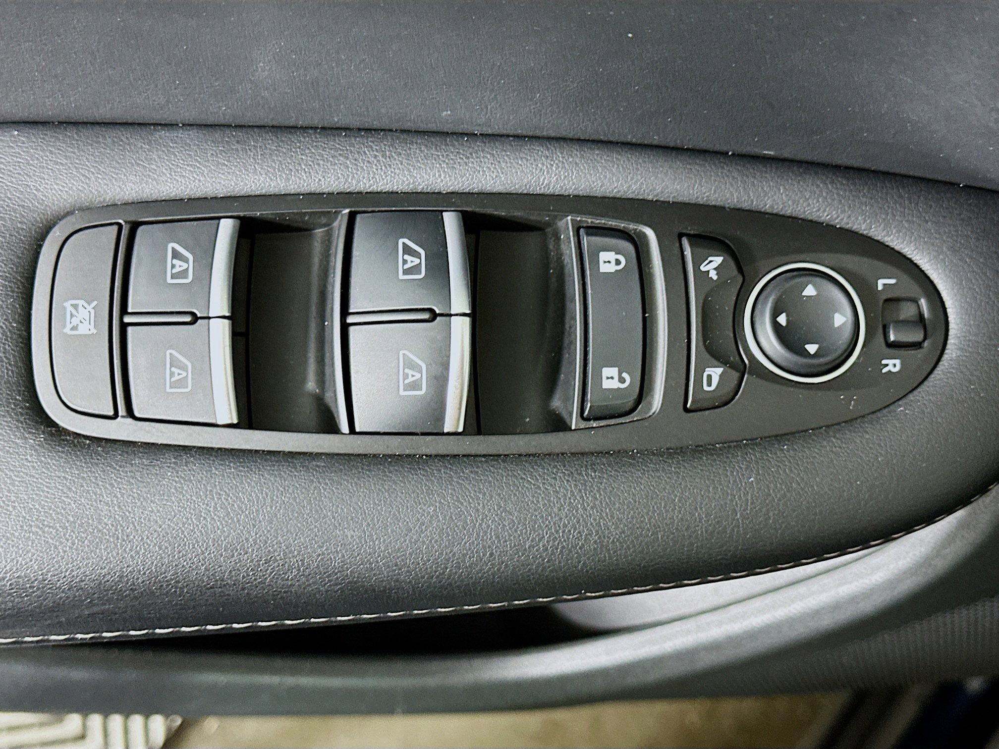 Used 2023 INFINITI QX50 Sport image 15