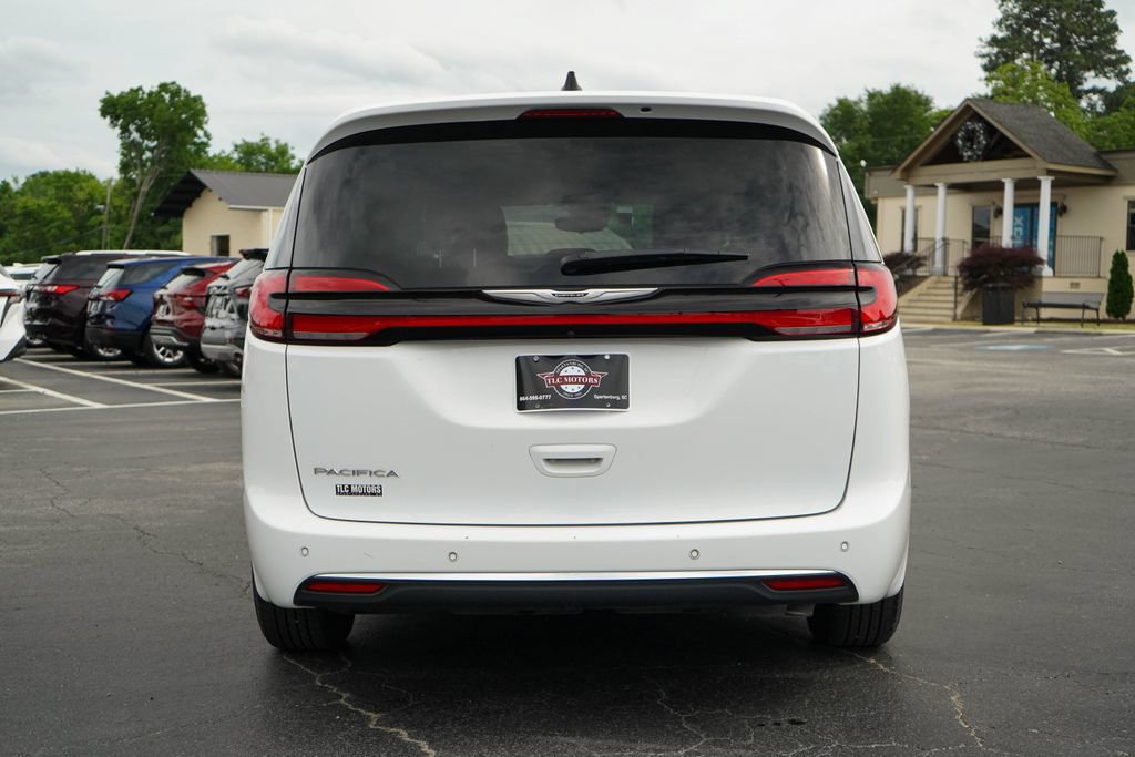 Used 2024 Chrysler Pacifica Touring-L FWD image 18
